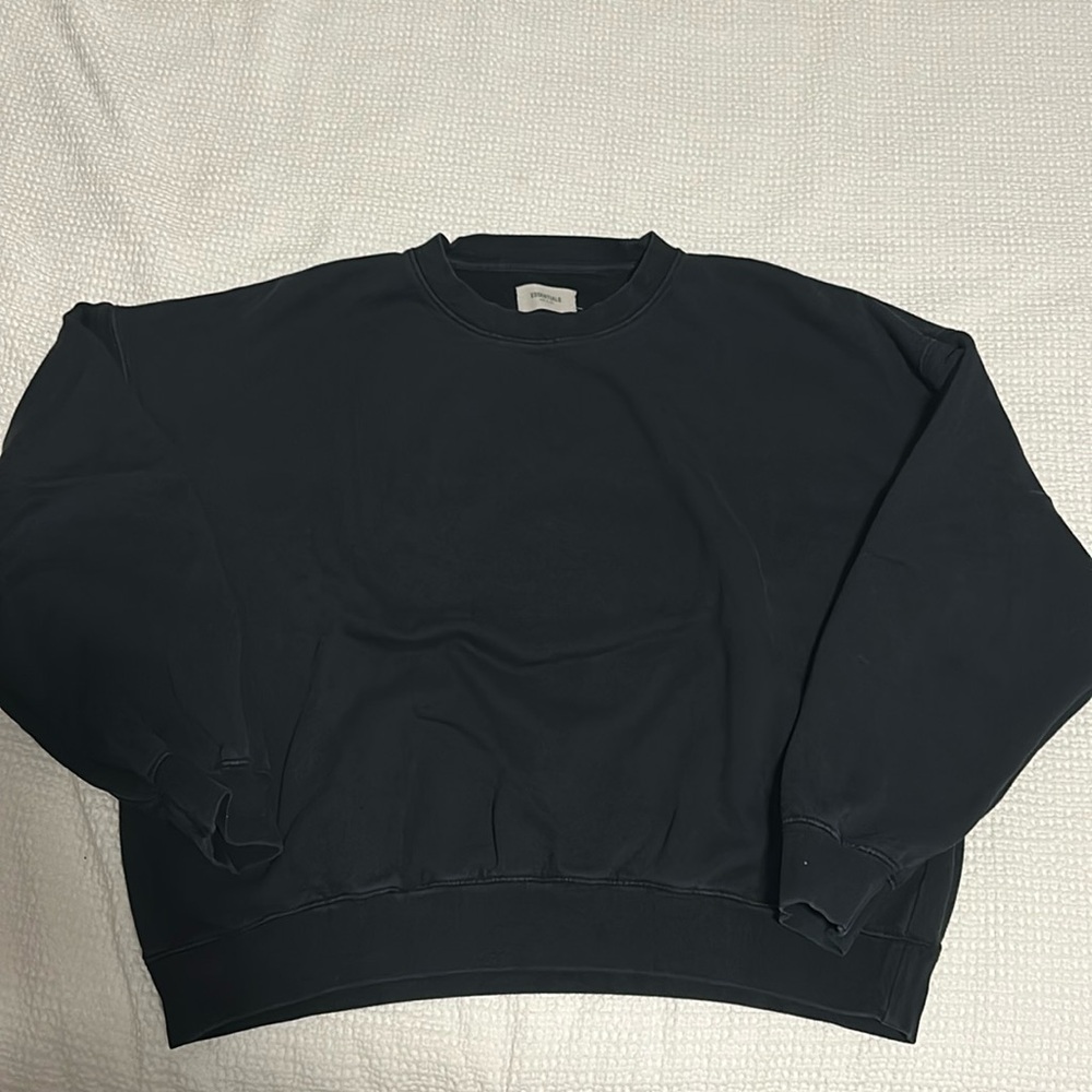 ESSENTIALS FEAR OF GOD
BLACK CREWNECK
SEASON 1